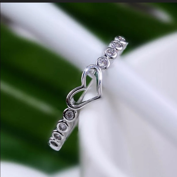 .925 Sterling Silver Heart Ring & White Sapphires size 7 - Picture 2 of 6